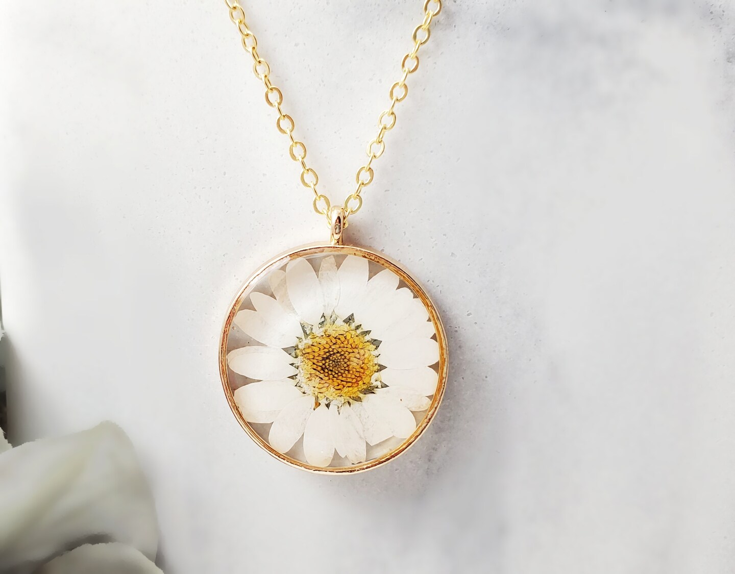 Real Daisy Necklace outlet , Daisy Pendant , Pressed Dried Flower Jewelry