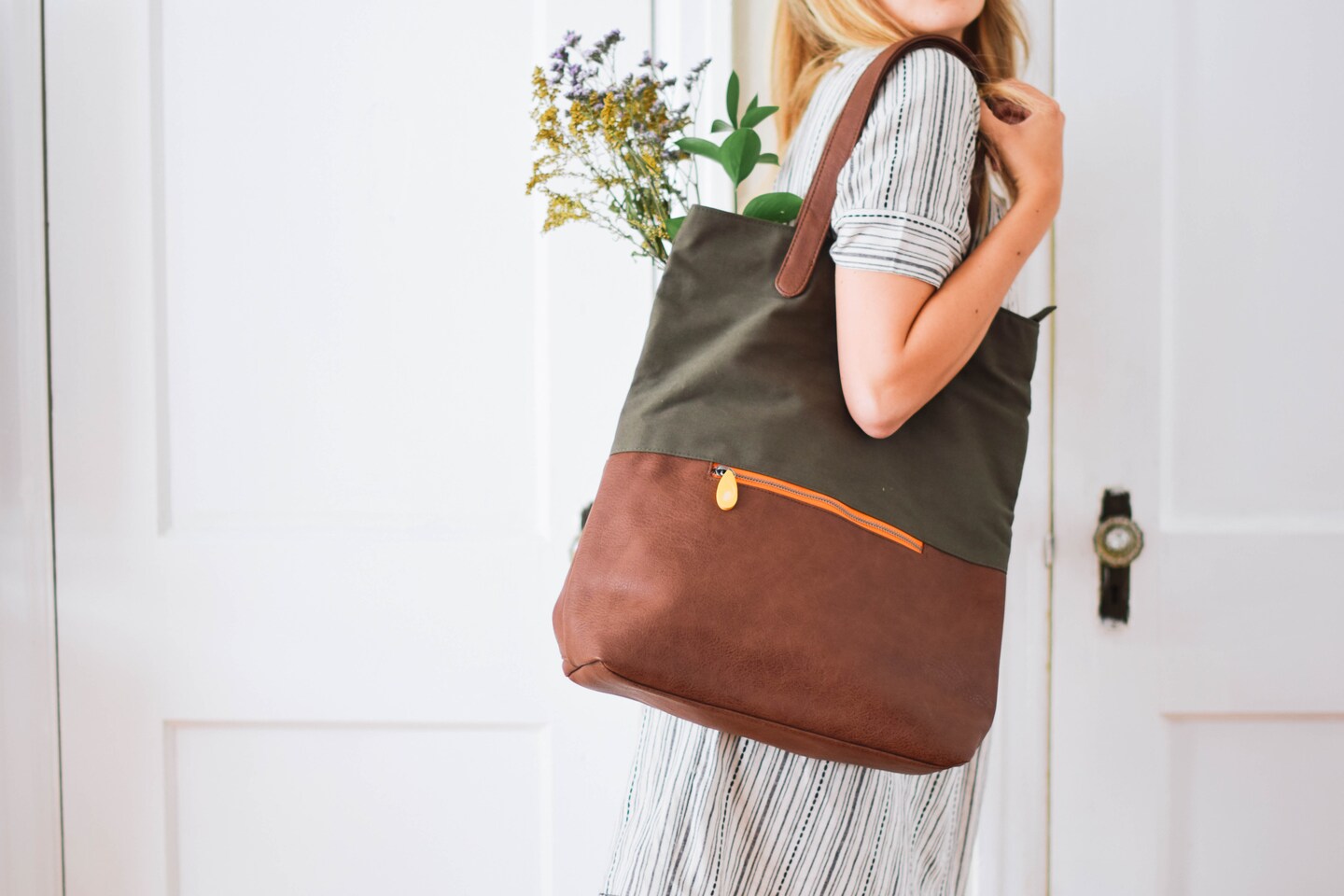 Canopy Verde 3-in-1 Crossbody Backpack and Tote Vegan Leather Organic Cotton Cactus Leather Tote Bag Green – Convertible Backpack | Coneli main image 4