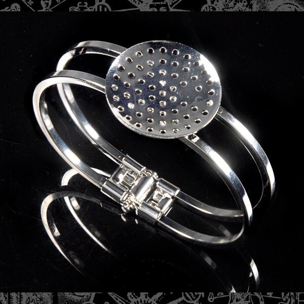Antiqued Silver Plated Brass Cuff Bracelet with Round Blank for Embellishment - S-O06