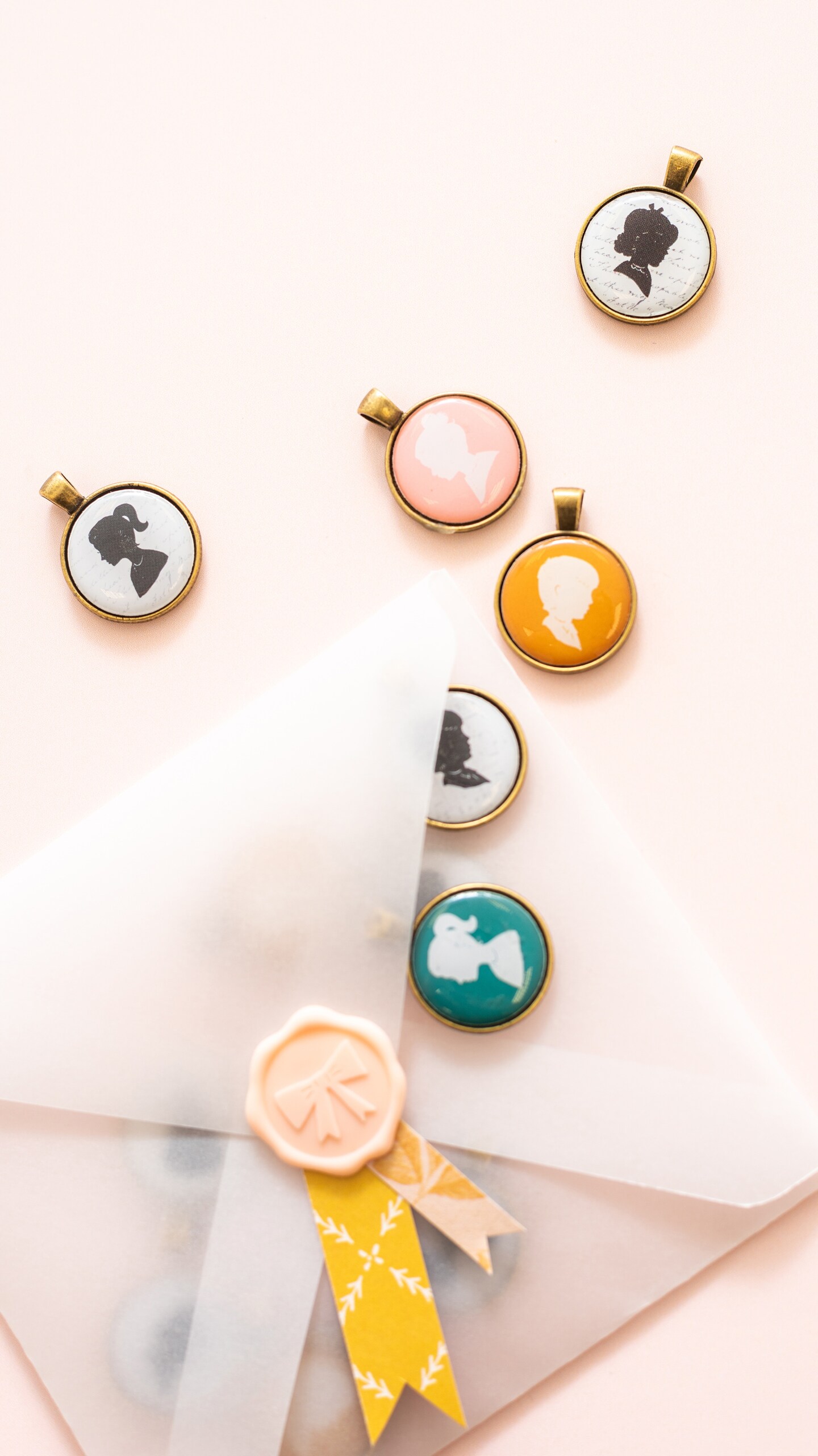 Maggie Holmes Heritage Charm Embellishments 6/Pkg-Epoxy & Metal