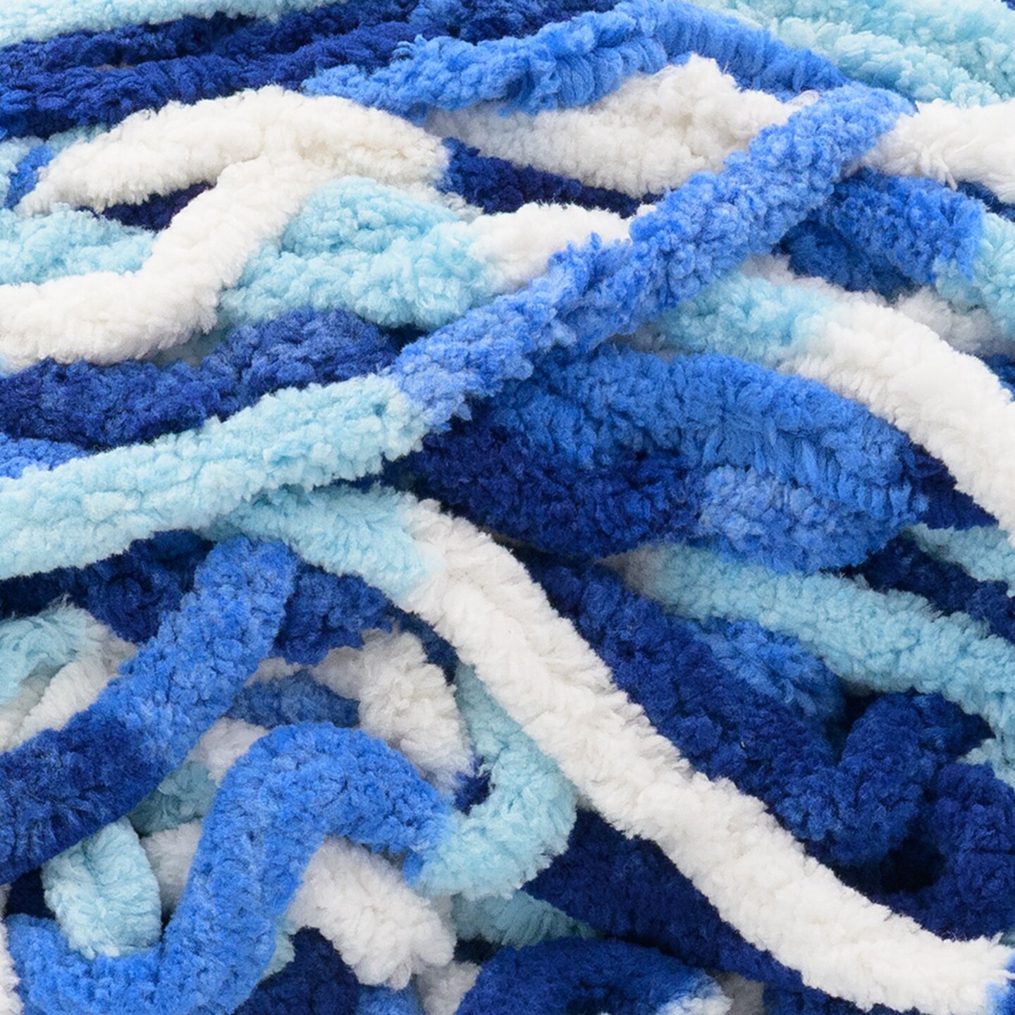 Lion Brand Yarn Cover Story Blue Velvet Super Bulky Polyester Multicolor Yarn 1 Cake