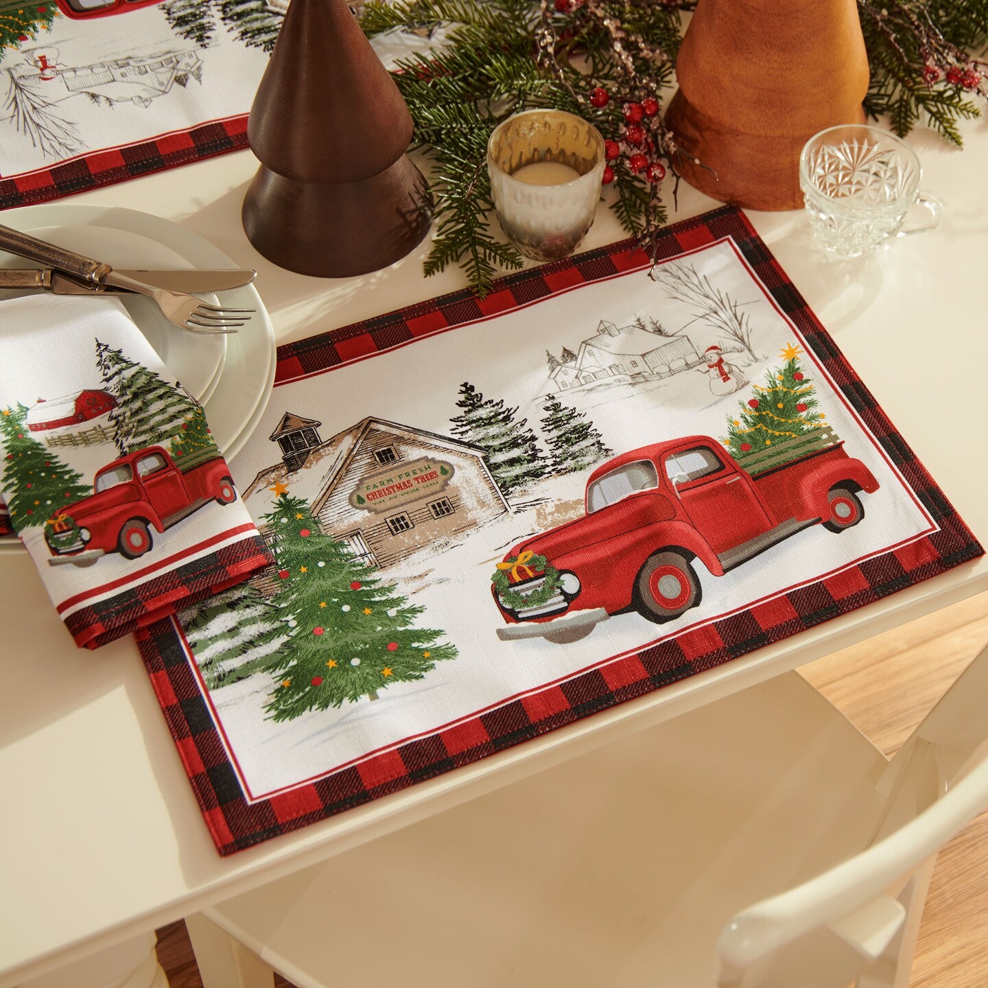 Threadmade Home Vintage Christmas Tree Farm Holiday Napkin, Set of 4, Multicolor - 17"W x 17"L