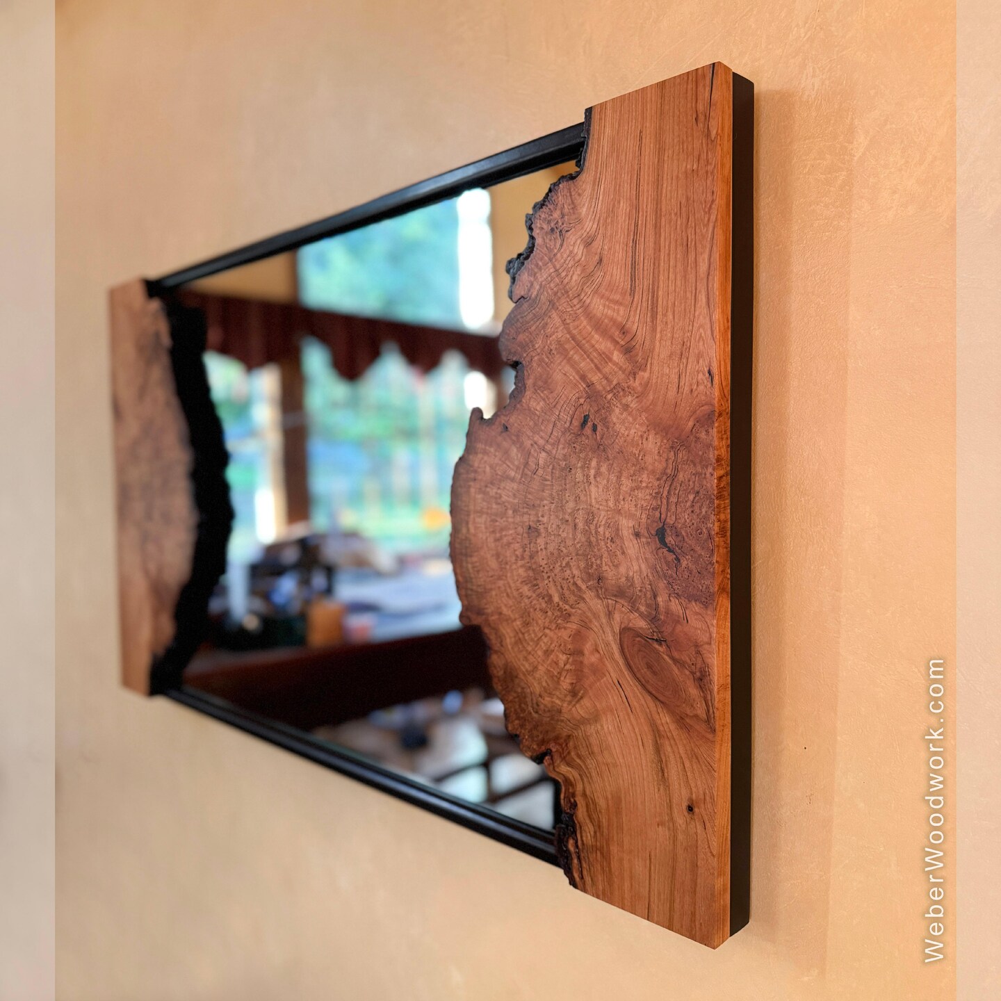 鏡 Wall Mirror Marika Mutriku 48 in. W x 32 in. H Rectangle Metal Wall Mirror in Brushed