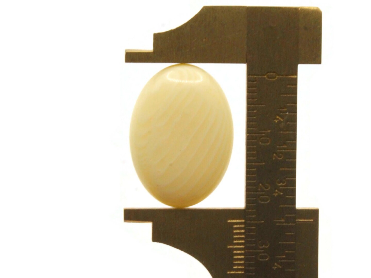 4 25mm x 18mm Ivory Swirling Oval Vintage Lucite Flatback Cabochons