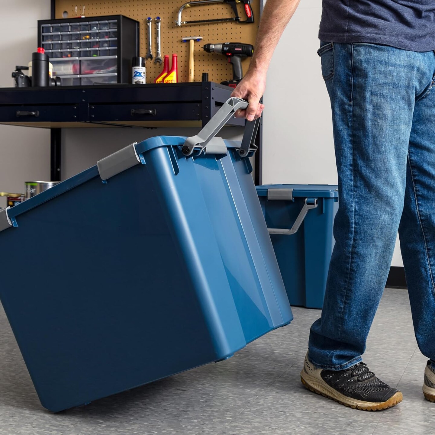 IRIS USA WEATHERPRO Airtight Plastic Storage Bin with Seal Lid, Secure Latching Buckles and 2 Rear Wheels