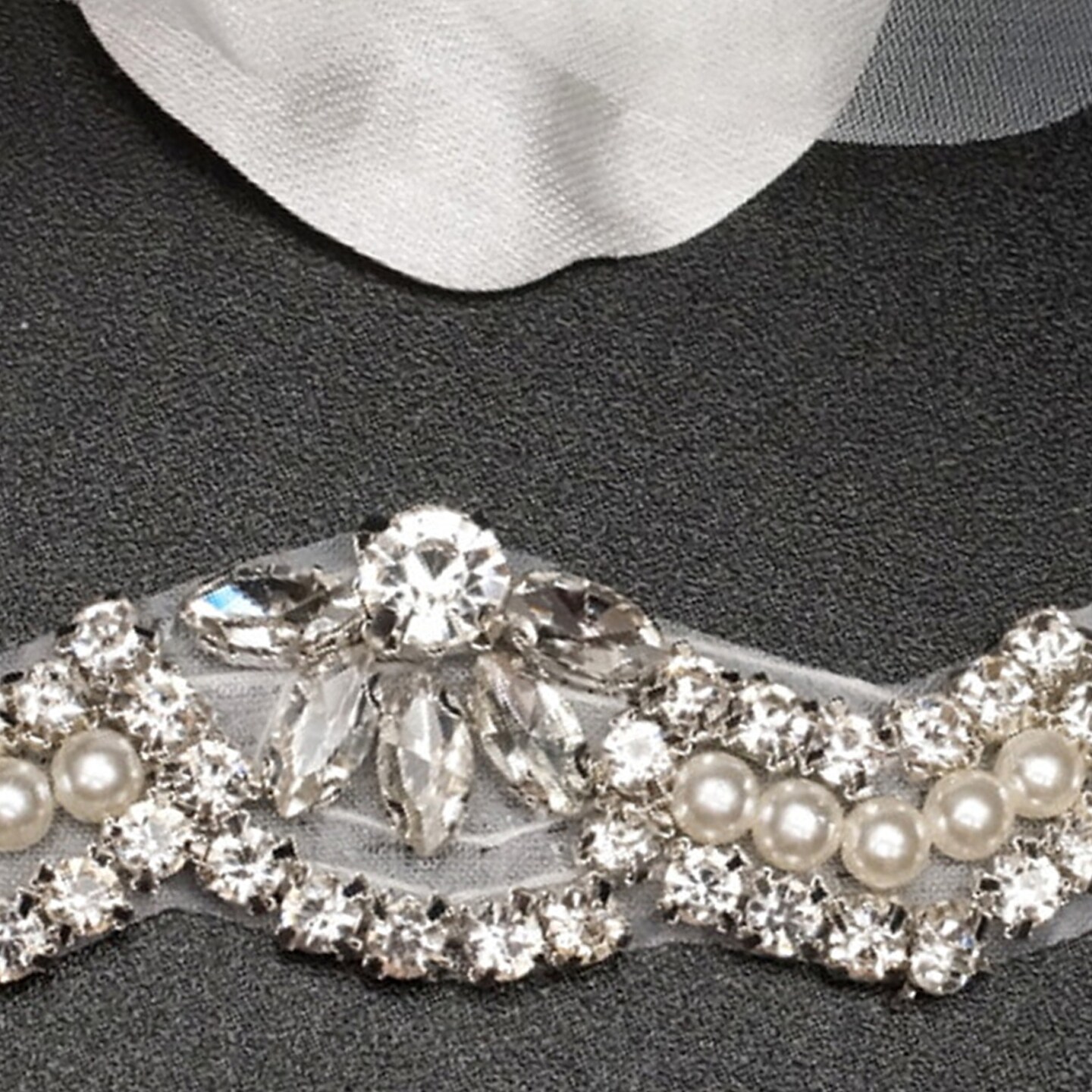 1&#x22; x 4.7 Yards Silver Bridal Iron On Rhinestone Trim