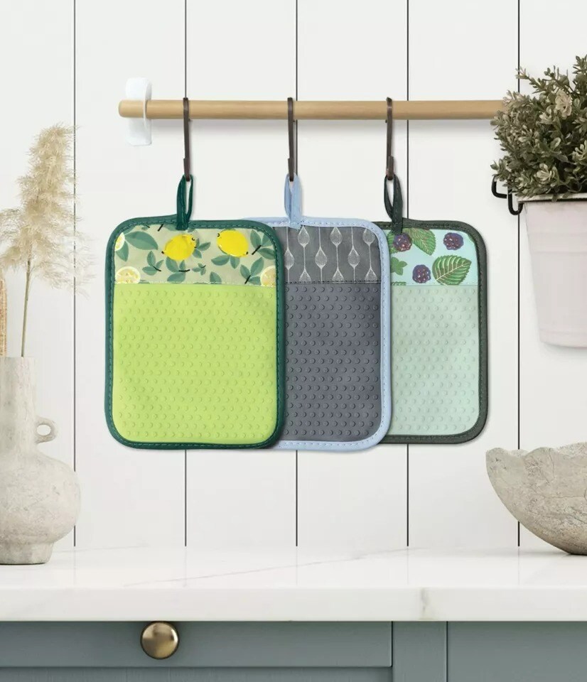 Krumbs Kitchen Farmhouse Berry Silicone / Cotton Pot Holder 10x7 inches