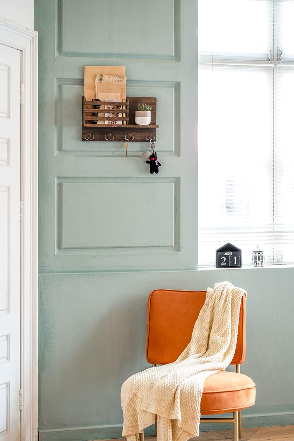 Wall Mounted Mail Holder Wooden Key Holder Rack Mail Sorter Organizer with 4 Double Key Hooks and A Floating Shelf Rustic Home Decor for Entryway or Mudroom,15.7&#x22; W x9.3 Hx3.2 D, Brown