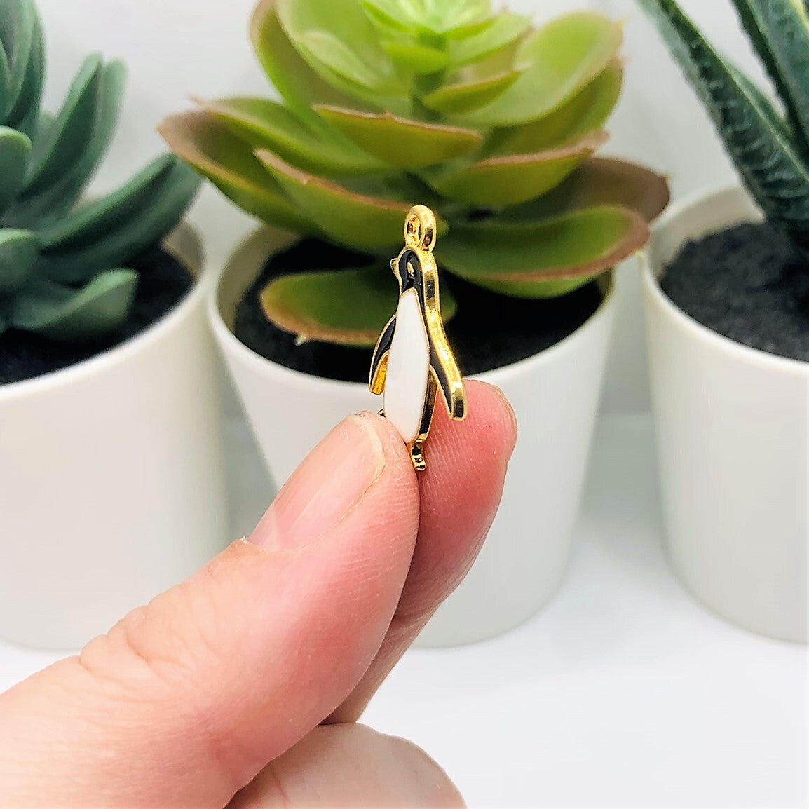 1, 4, 20 or 50 Pieces: Enamel Penguin Charms