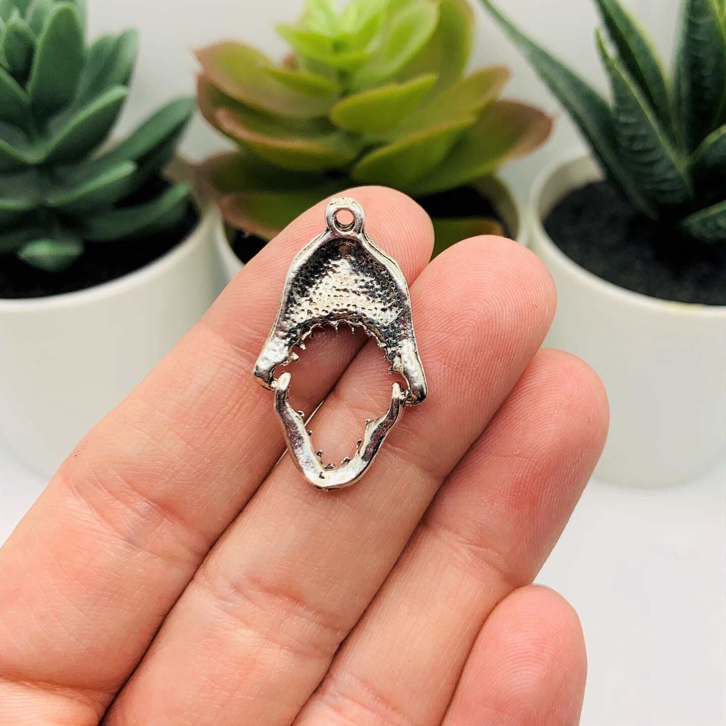 4, 20 or 50 Pieces: Silver Shark Moveable Jaw Charms