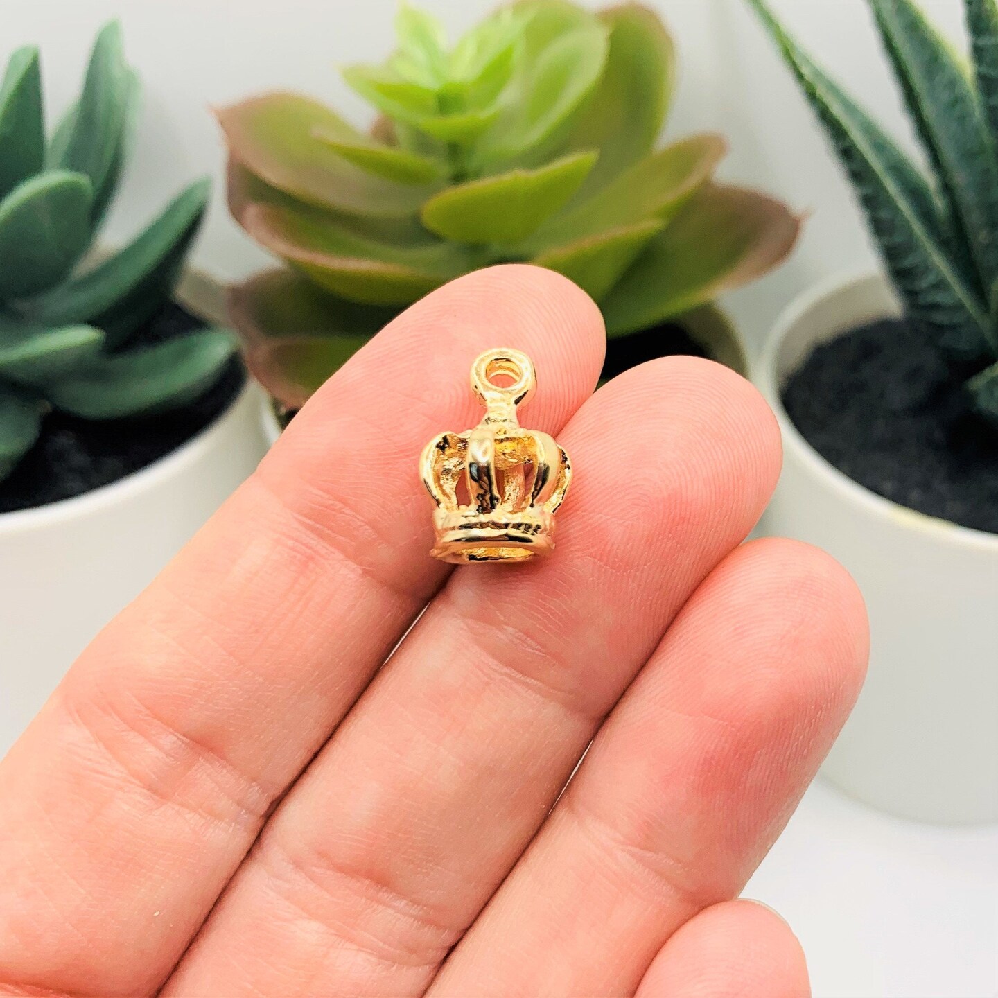 4, 20 or 50 Pieces: Gold 3D Crown Charms