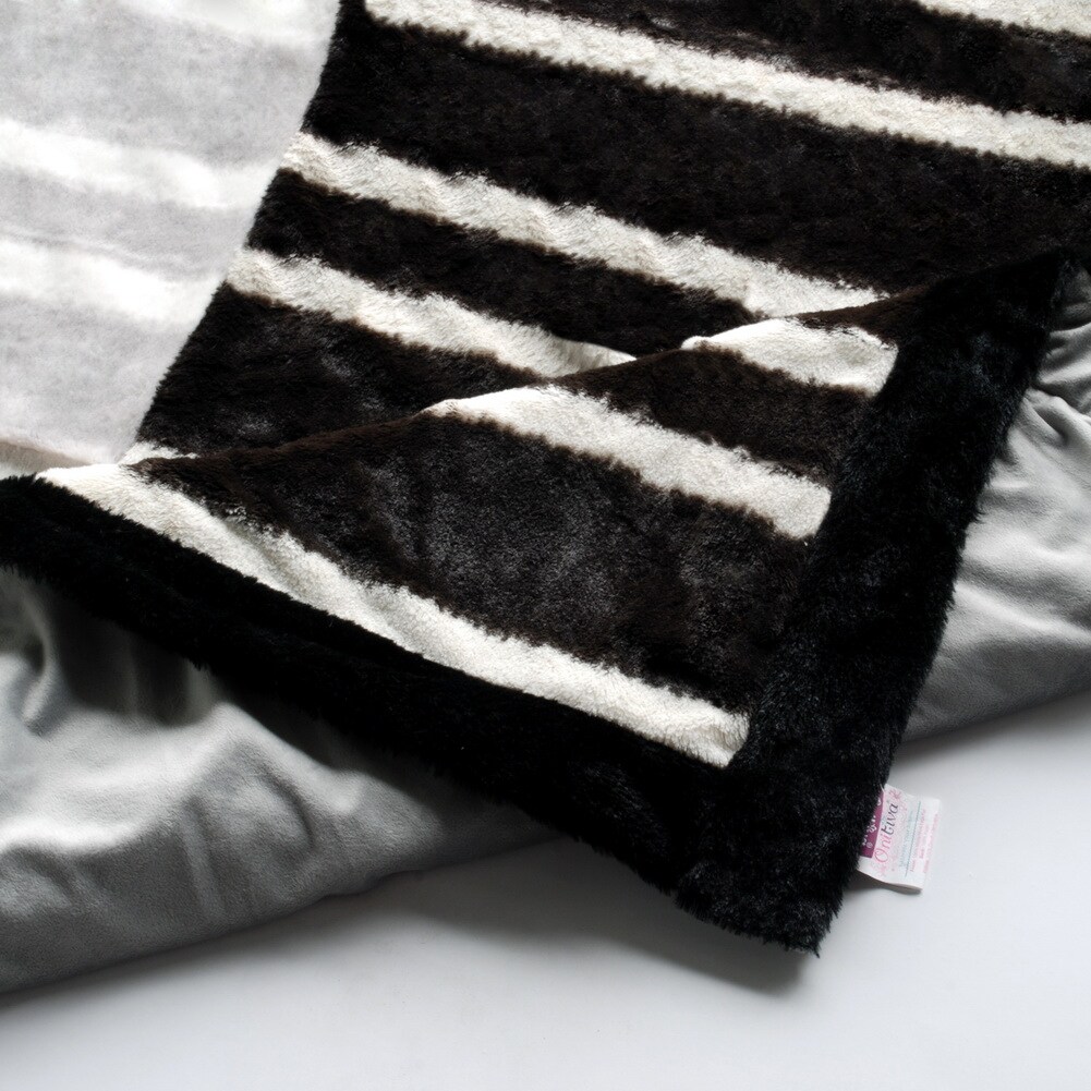 Chic Romantic Trip Patchwork Throw Blanket, Soft Micro Fleece & Down Alternative Filling