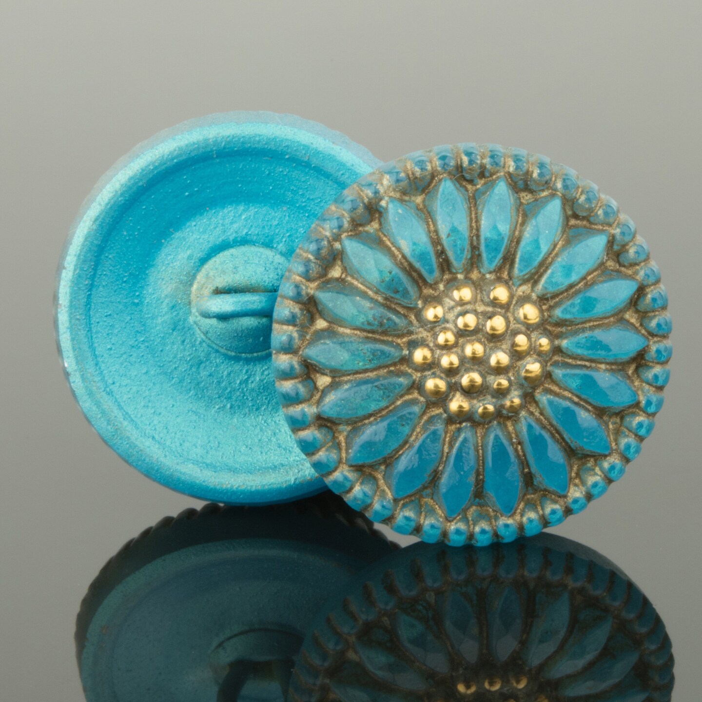 18mm Round Sunflower Button - Aqua Blue Antiqued with Gold Paint -- Czech Glass Buttons