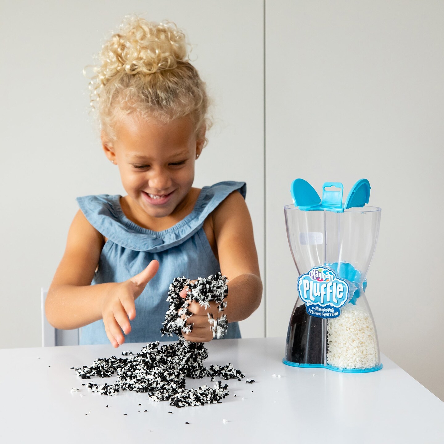 Playfoam&#xAE; Pluffle&#x2122; Twist Black &#x26; White