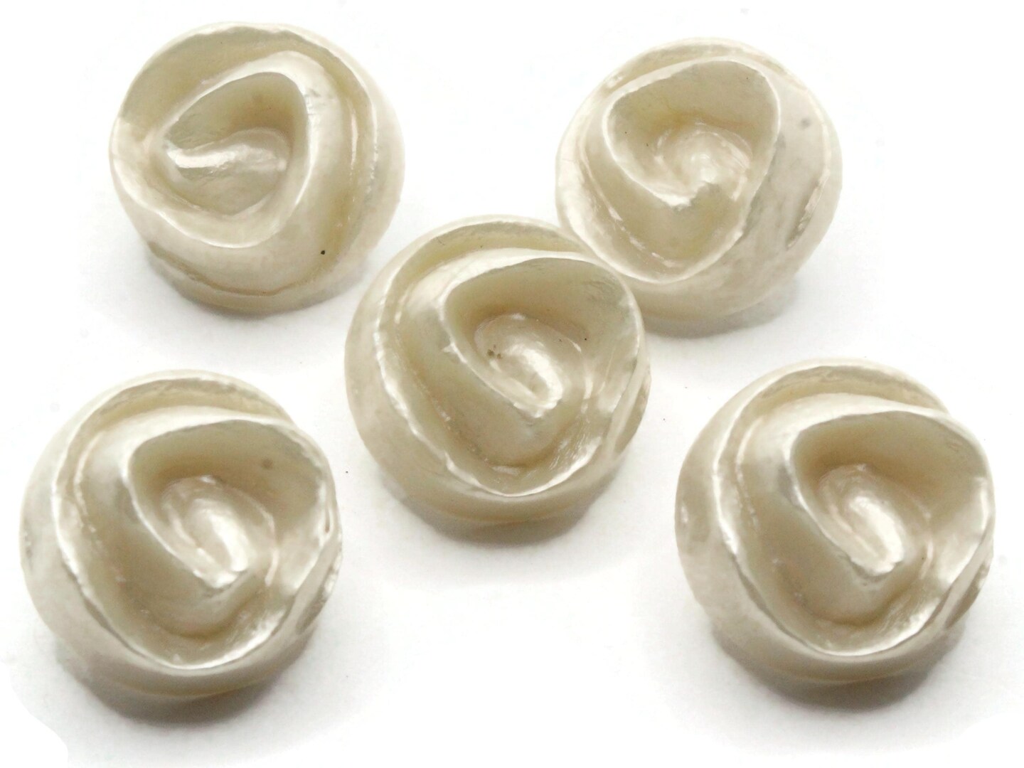 5 23mm Vintage Off White Flower Plastic Shank Buttons