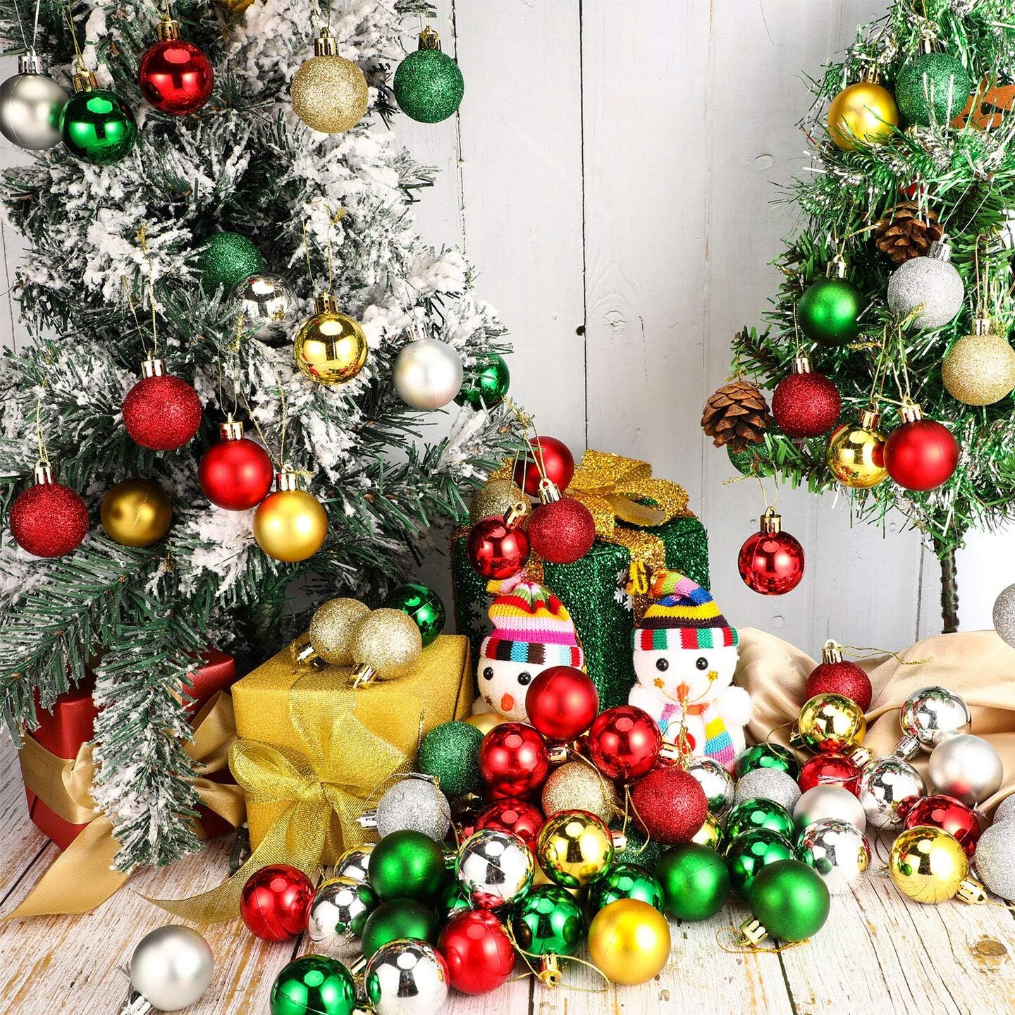 96 Pieces Christmas Balls Xmas Tree Ornaments Balls Exquisite Colorful Ball Decoration Pendant for Holiday Party Decor (Red, Gold, Silver, Green,1.57 Inch)