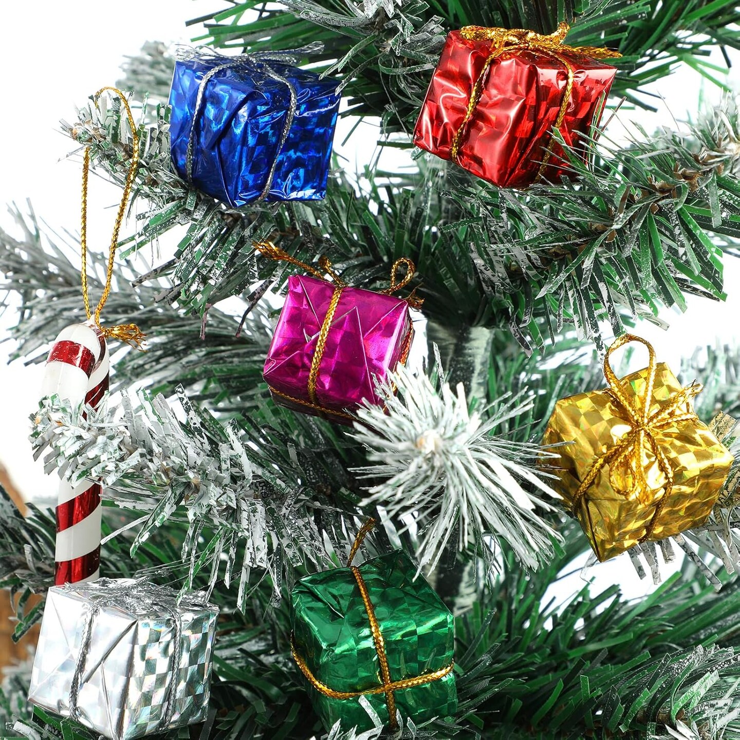 24pcs Christmas Tree Small Gift Boxes Hanging Decorations Ornaments Party Favors (Random Color)