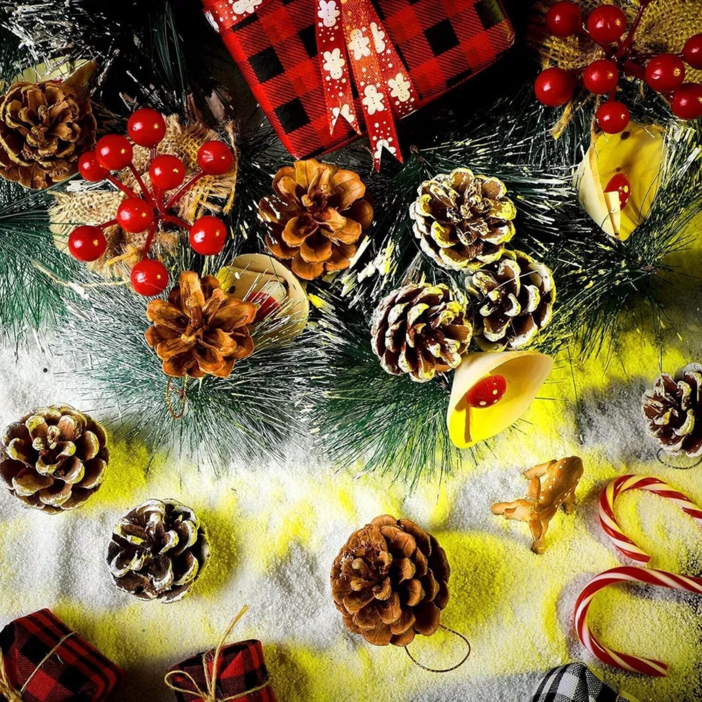 Kitcheniva Christmas Pine Cones Ornaments White &#x26; Natural 32 Pcs