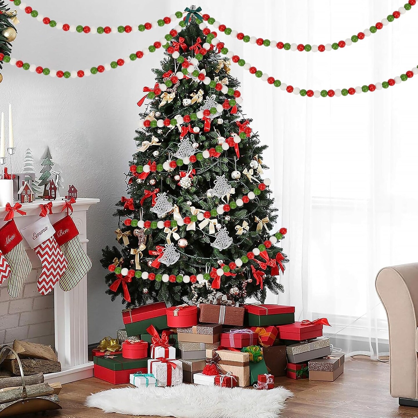 210Pcs Christmas Wooden Bead, Red White Green Wooden Beads DIY Crafts Kits, Christmas Tree Wood Beads Ornaments Xmas Wood Bead with Hemp Rope for Christmas Decor Gifts Party Supplies
