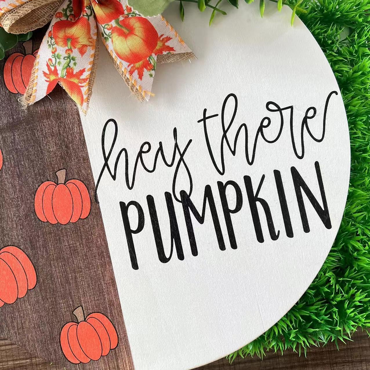 “Hey There Pumpkin” Welcome Sign – 12” Rustic Fall Hanging Door Decor, Wooden Autumn Front Porch Sign with Buffalo Bow & Greenery, Farmhouse Welcome Decoration for Home, Office, Garden & Seasonal Events