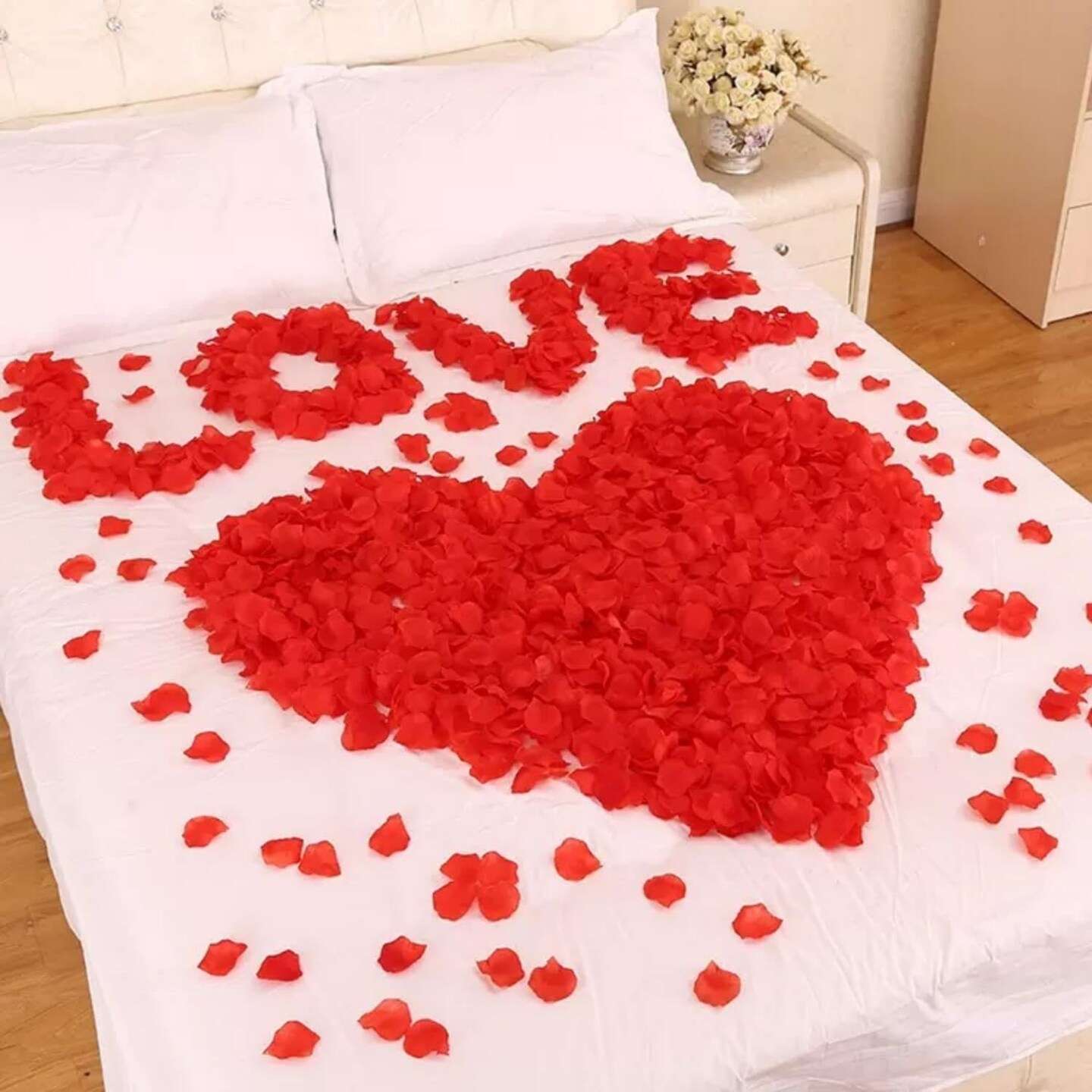 500 Silk Artificial Rose Petals – Romantic Confetti for Valentine’s Day, Proposals, Weddings, Anniversaries & Party Decorations