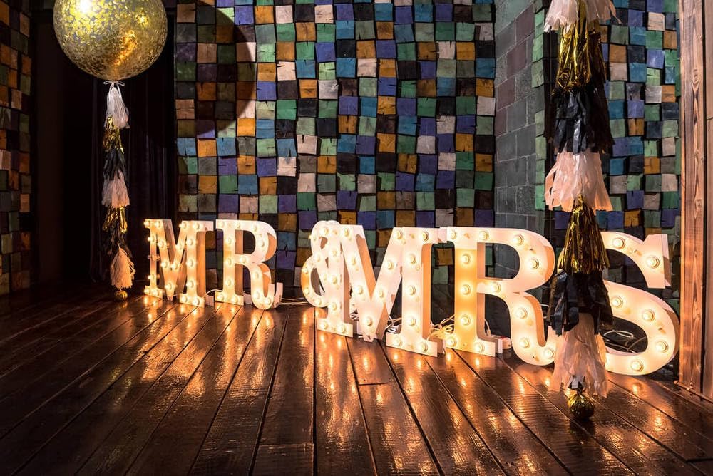 6-Piece MR &#x26; MRS LED Light Sign Set &#x2013; Wedding, Engagement, Anniversary &#x26; Table D&#xE9;cor, Photo Prop
