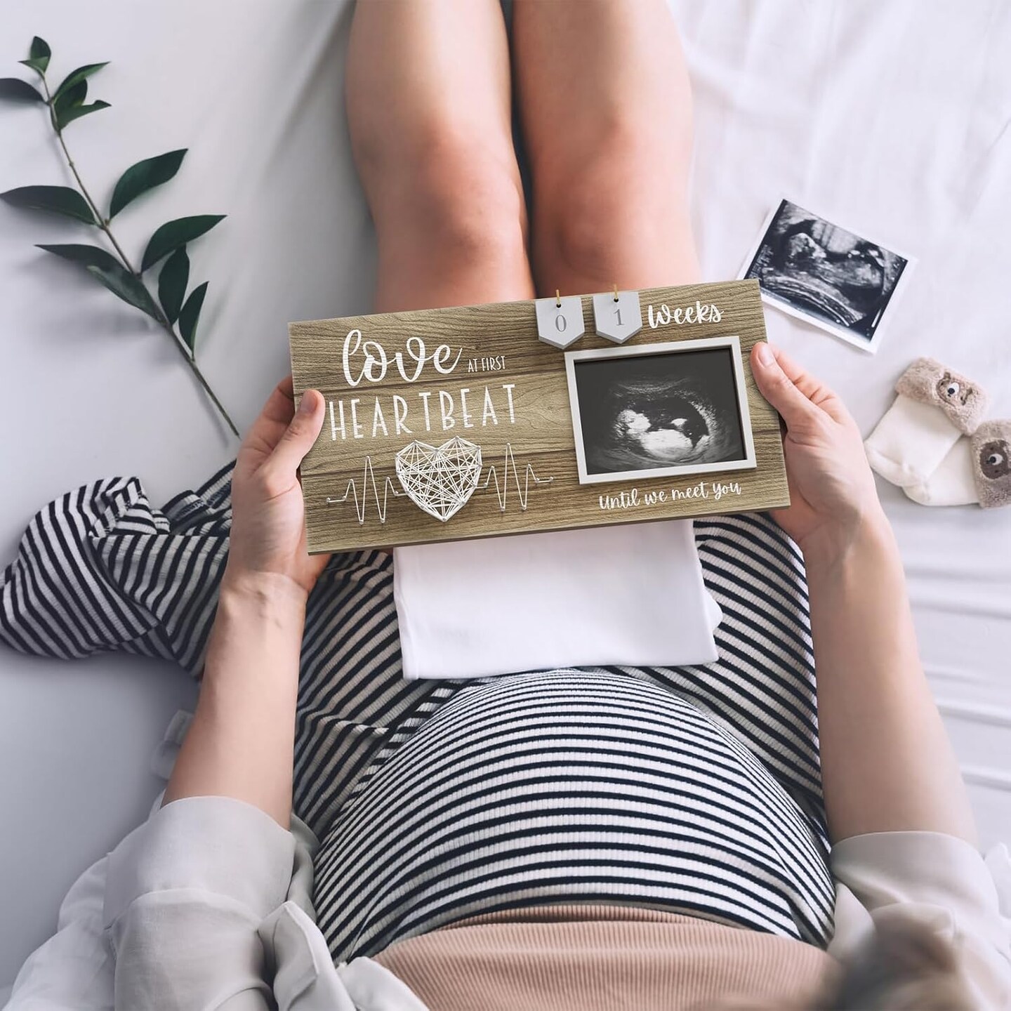 Baby Sonogram Picture Frame with Countdown Weeks - Standard 4&#x22;x3&#x22; Ultrasound Photo - Pregnancy Announcements Ideas - Gender Reveal Baby-Shower Gift - New Mom Expecting Parents to Be Keepsake Gifts