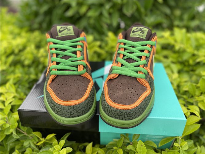 Nike SB Dunk Low De La Soul (2015) | MakerPlace by Michaels