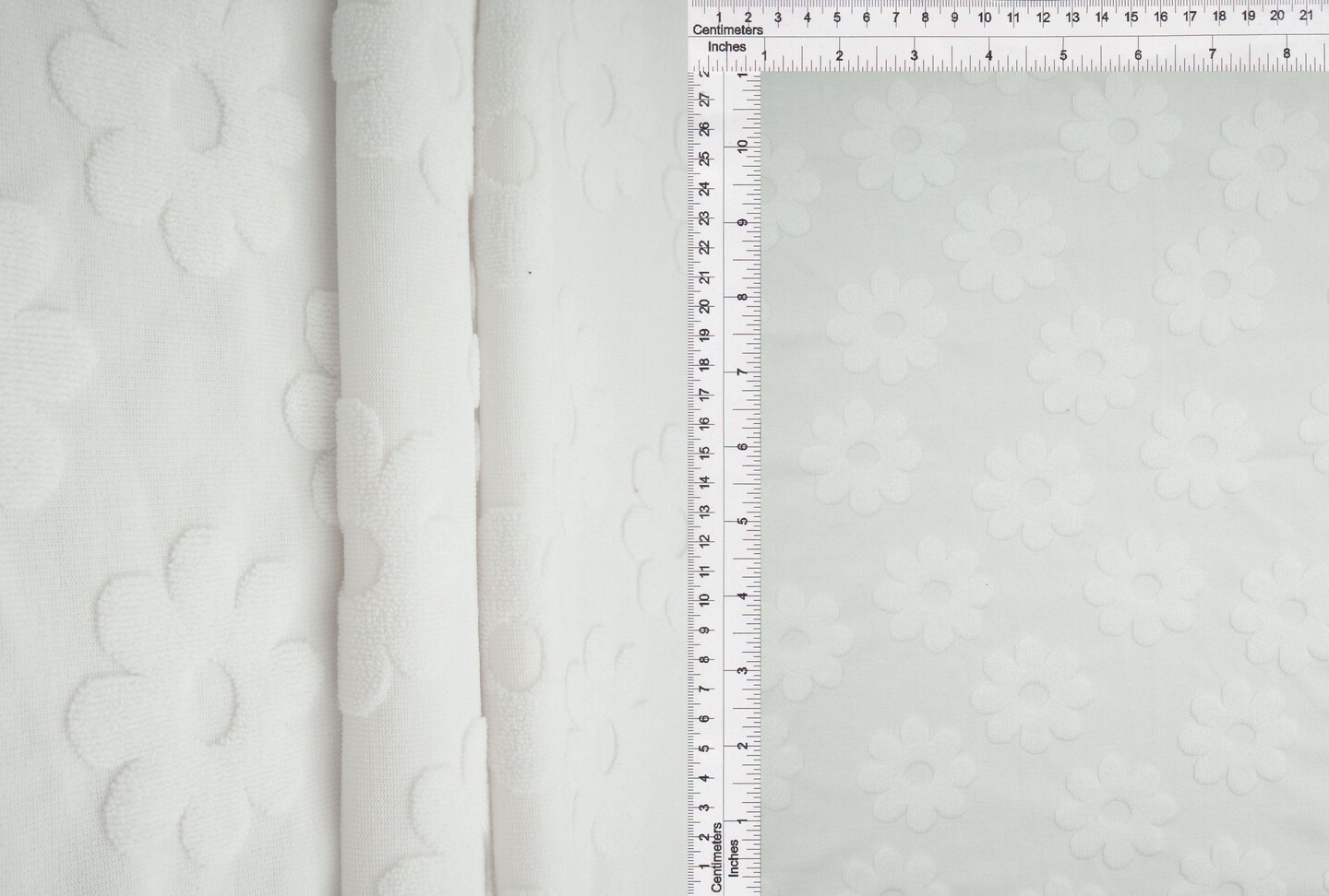 1 Yard Daisy Floral Towel Jacquard Knit Fabric 250 GSM, 58/60″ Wide Polyester Spandex Blend