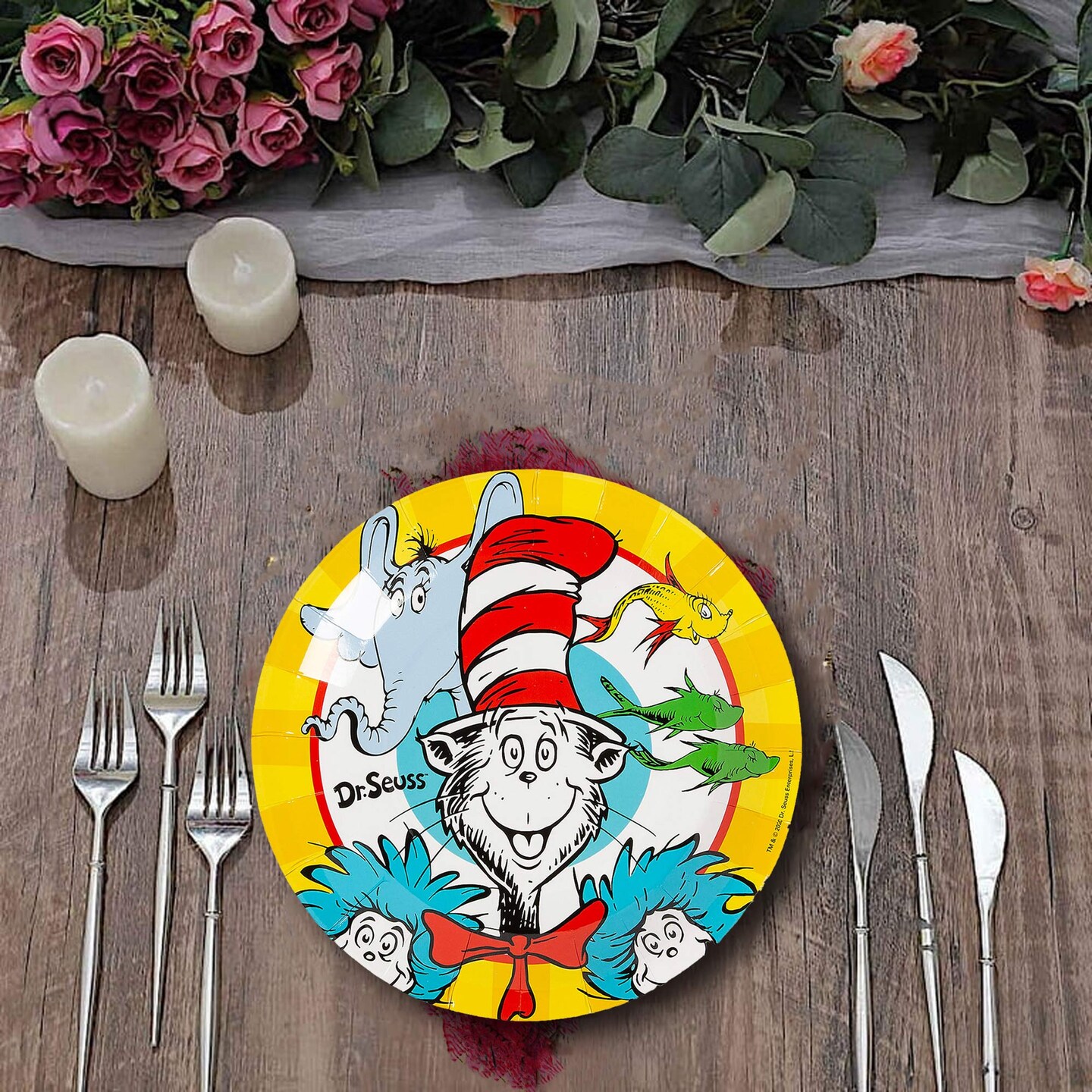 8 Count Dr Seuss Horton and Cat in the Hat Friends Paper Dinner Plates for Kids Parties 9"