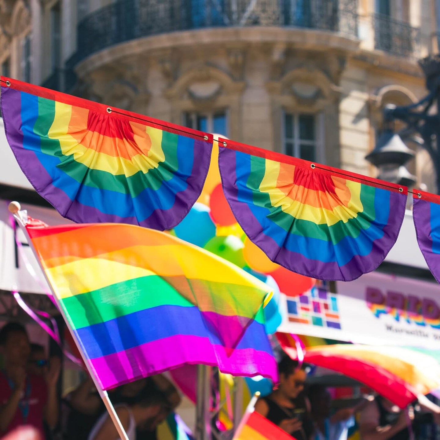 6PCS Rainbow Pride Bunting Flag, 3 x1.5 Ft Rainbow Pleated Fan Flag Banner Rainbow Polyester Flag for Rainbow Pride, Gay Pride, LGBTQ, Parades, Celebration Decor, Include Hanging Rope