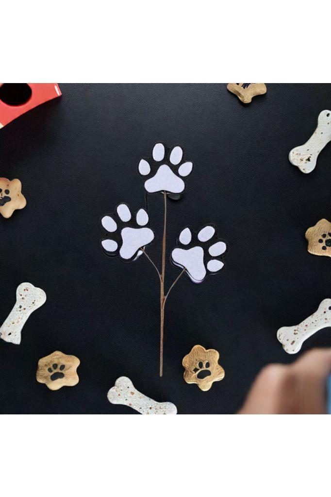 13.5&#x22; Felt Paw Print Spray: Black/White
