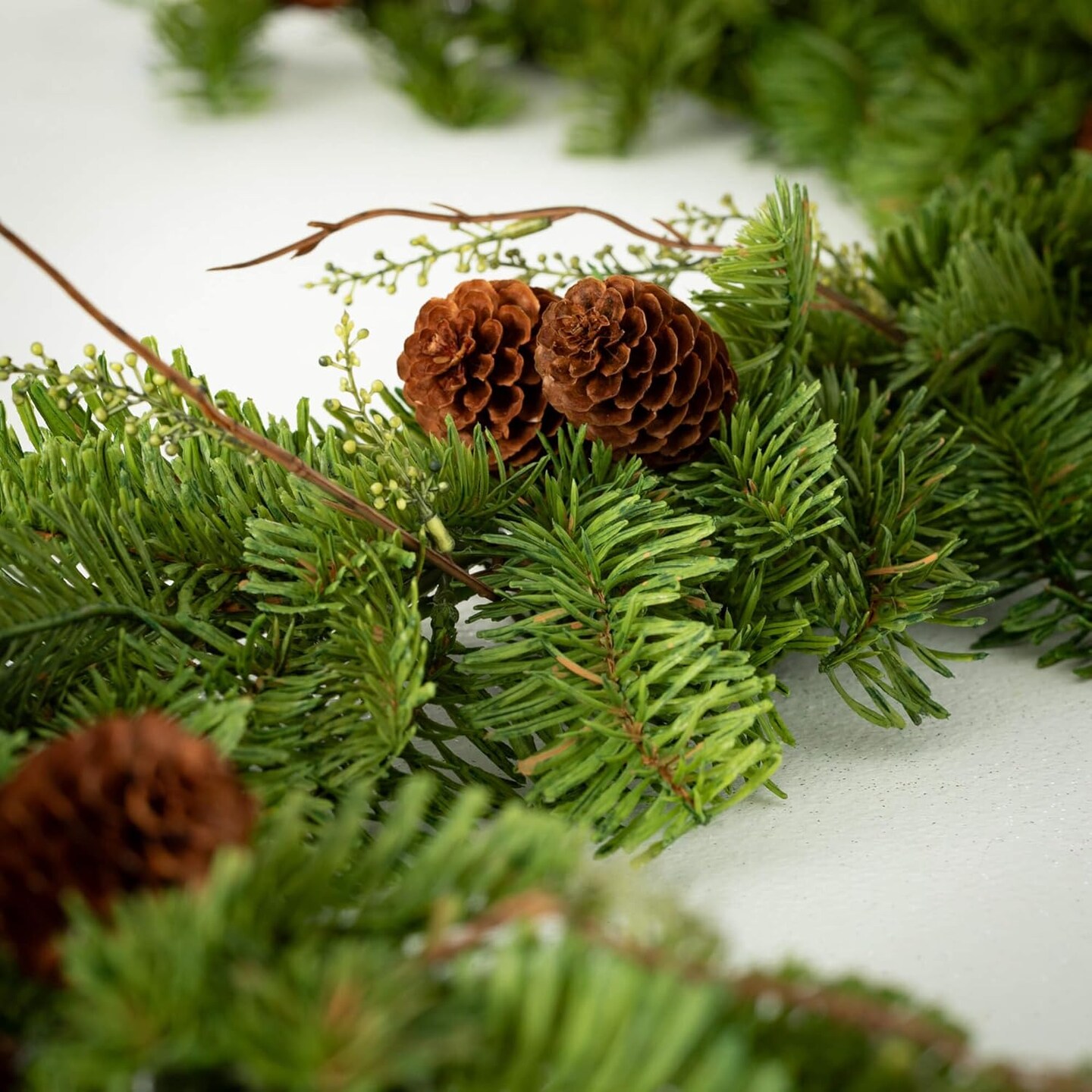 Soft Touch Greenery Garland Indoor Holiday Décor(Green)