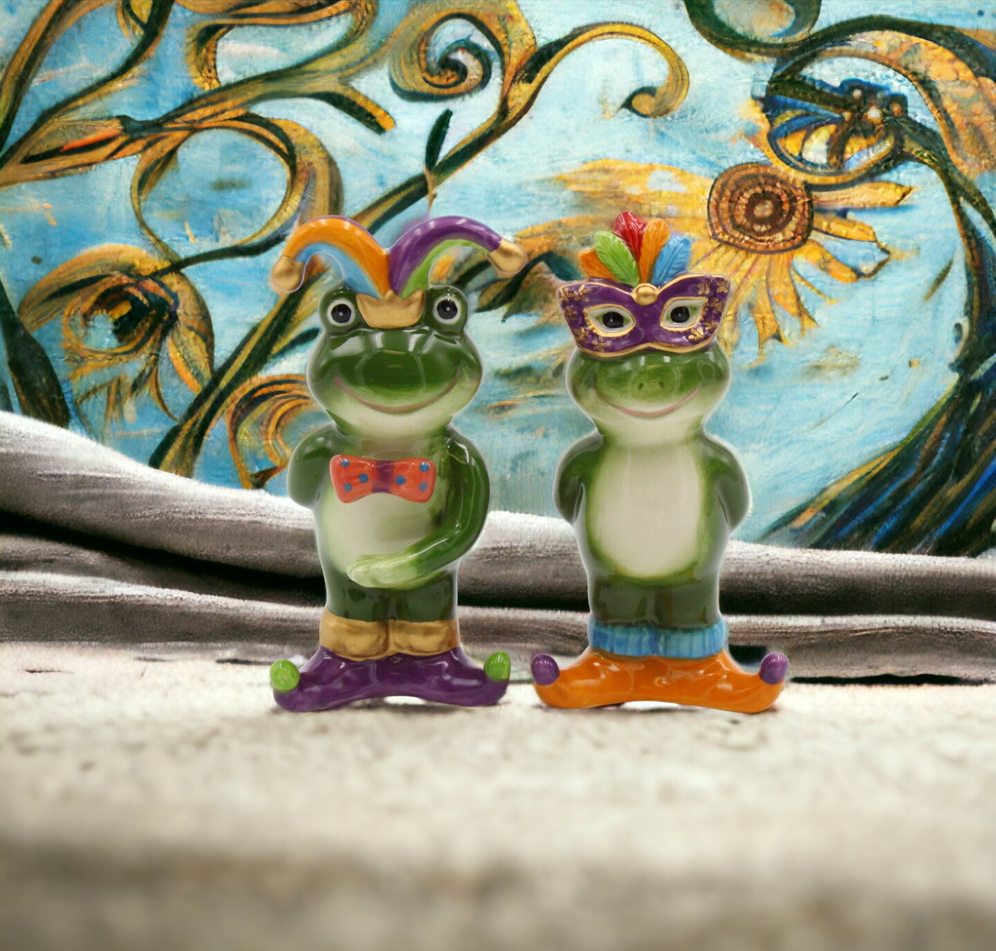 Ceramic Mardi Gras Frogs Salt and Pepper Shakers, Home D&#xE9;cor, Gift for Her, Gift for Mom, Kitchen D&#xE9;cor, Dining Table D&#xE9;cor