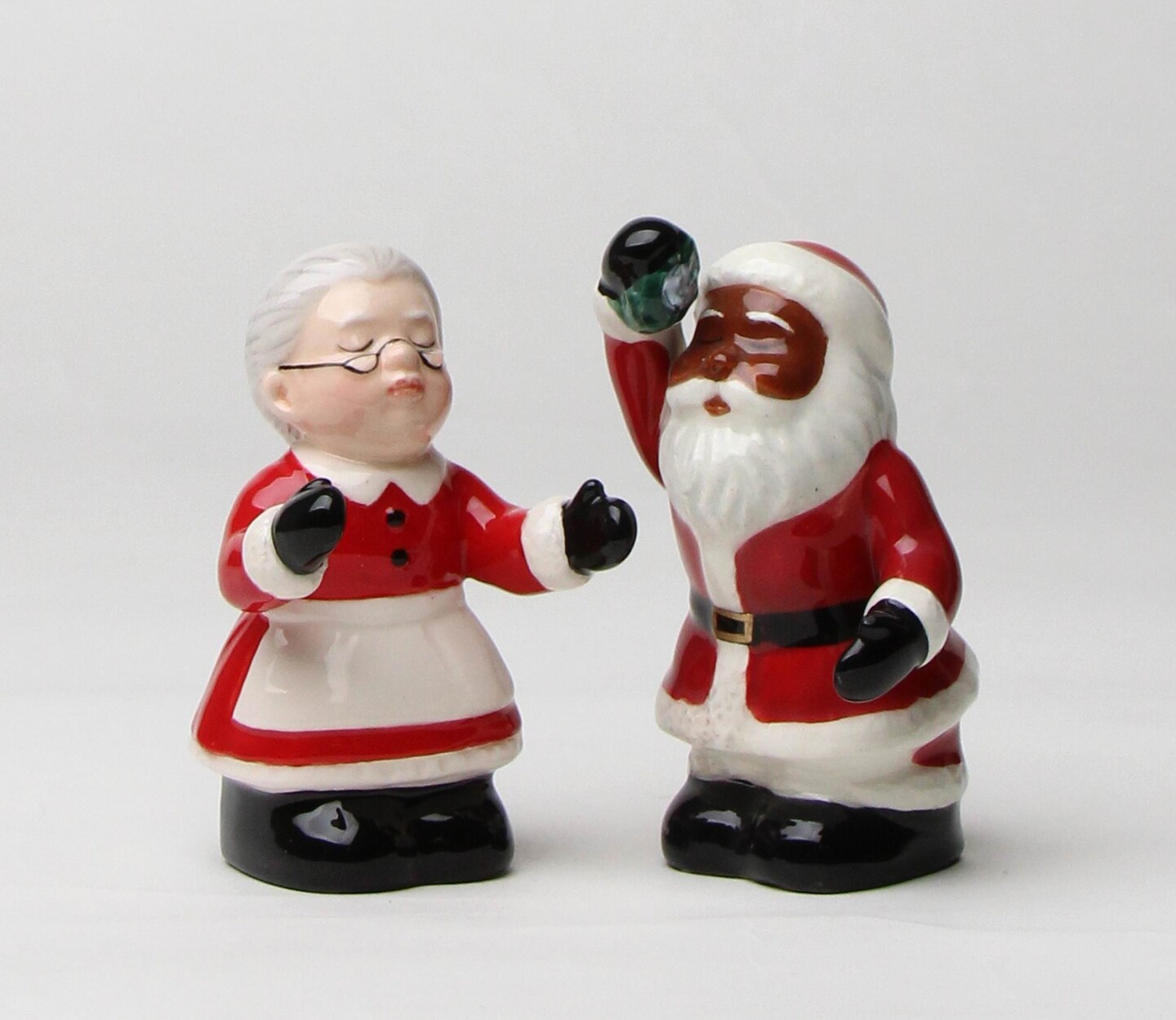 Ceramic Christmas Decor Interracial Santa and Mrs. Claus Salt and Pepper Shakers, Home Décor, Gift for Her, Gift for Mom, Kitchen Décor kit