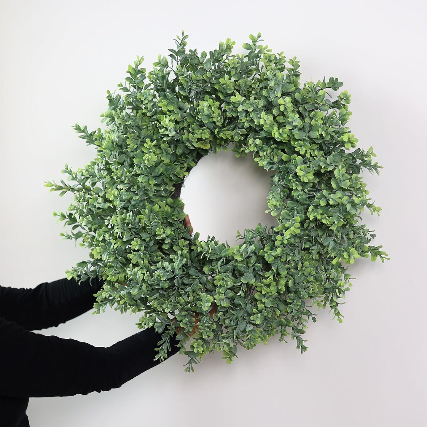 26&#x27;&#x27; Large Boxwood Wreath (Green)