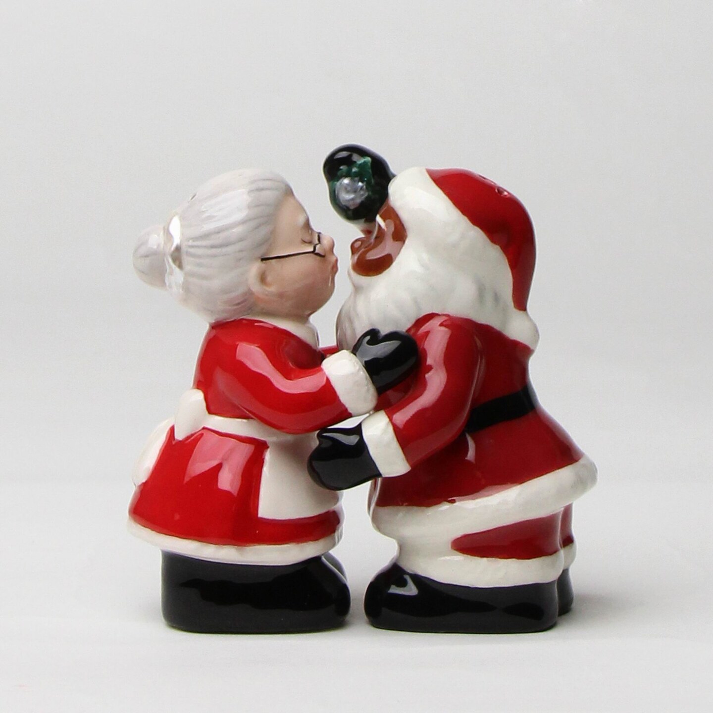 Ceramic Christmas Decor Interracial Santa and Mrs. Claus Salt and Pepper Shakers, Home Décor, Gift for Her, Gift for Mom, Kitchen Décor kit