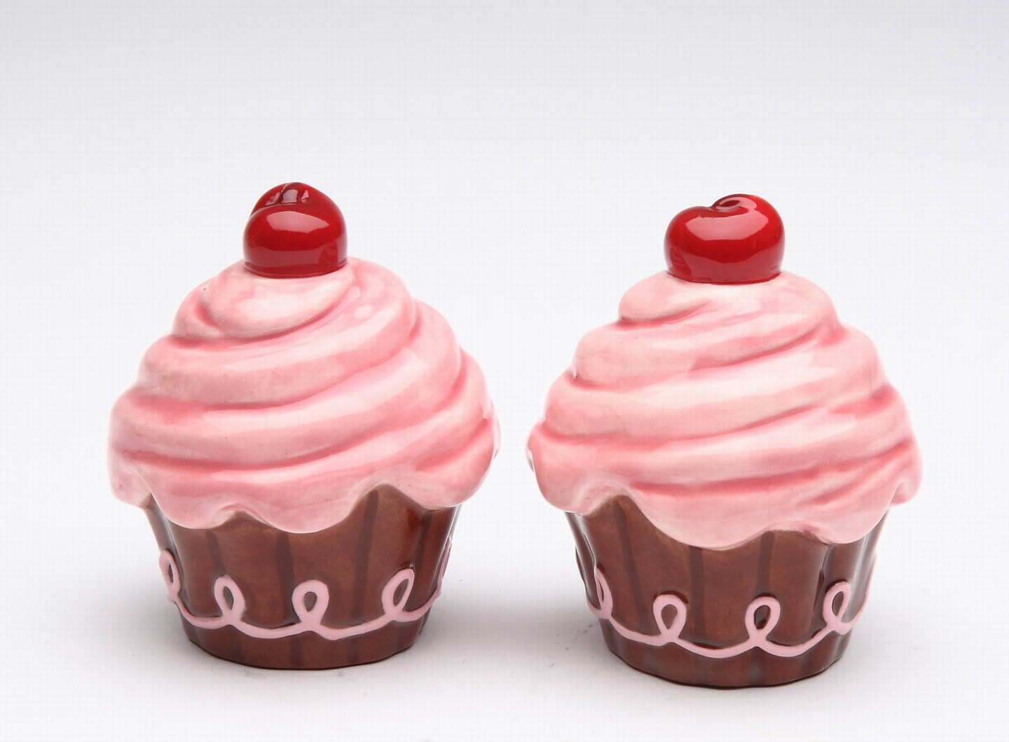 Ceramic Pink Cupcake Salt & Pepper Shakers, Wedding Décor, Gift for Her, Gift for Mom, Kitchen Décor, Bakery Décor, Café Décor