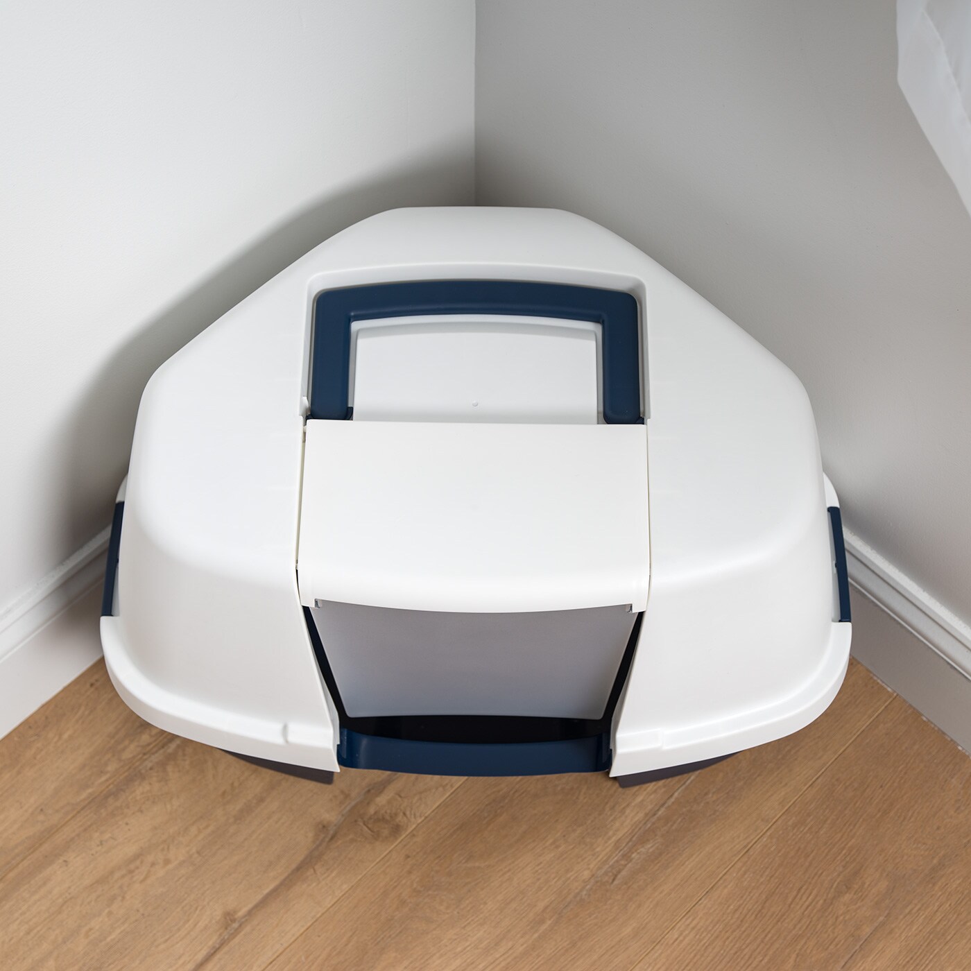 IRIS USA Large Hooded Corner Cat Litter Box with Scoop