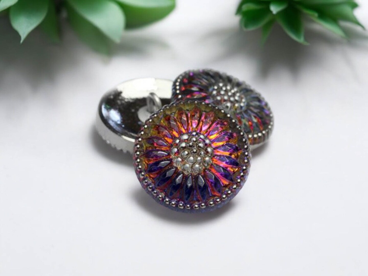 18mm Daisy Button Volcano with Silver Accents - Czech Glass Buttons