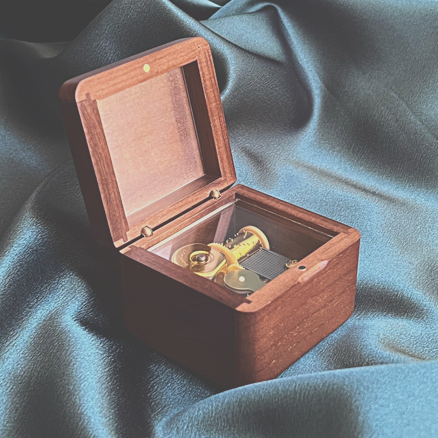 Koola - Custom Music Box with Engraved Wooden Photo Frame Place