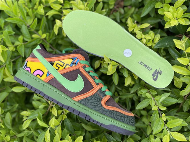 Nike SB Dunk Low De La Soul (2015) | MakerPlace by Michaels