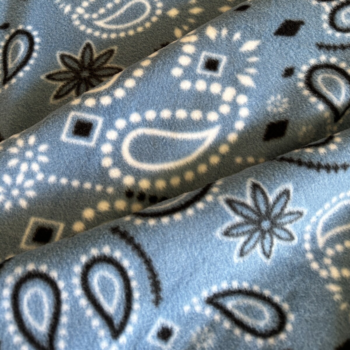 Bandana Handkerchief Blue Anti-Pill Premium No-Sew Throw Fleece Fabric Kit (50x60) with Navy Blue