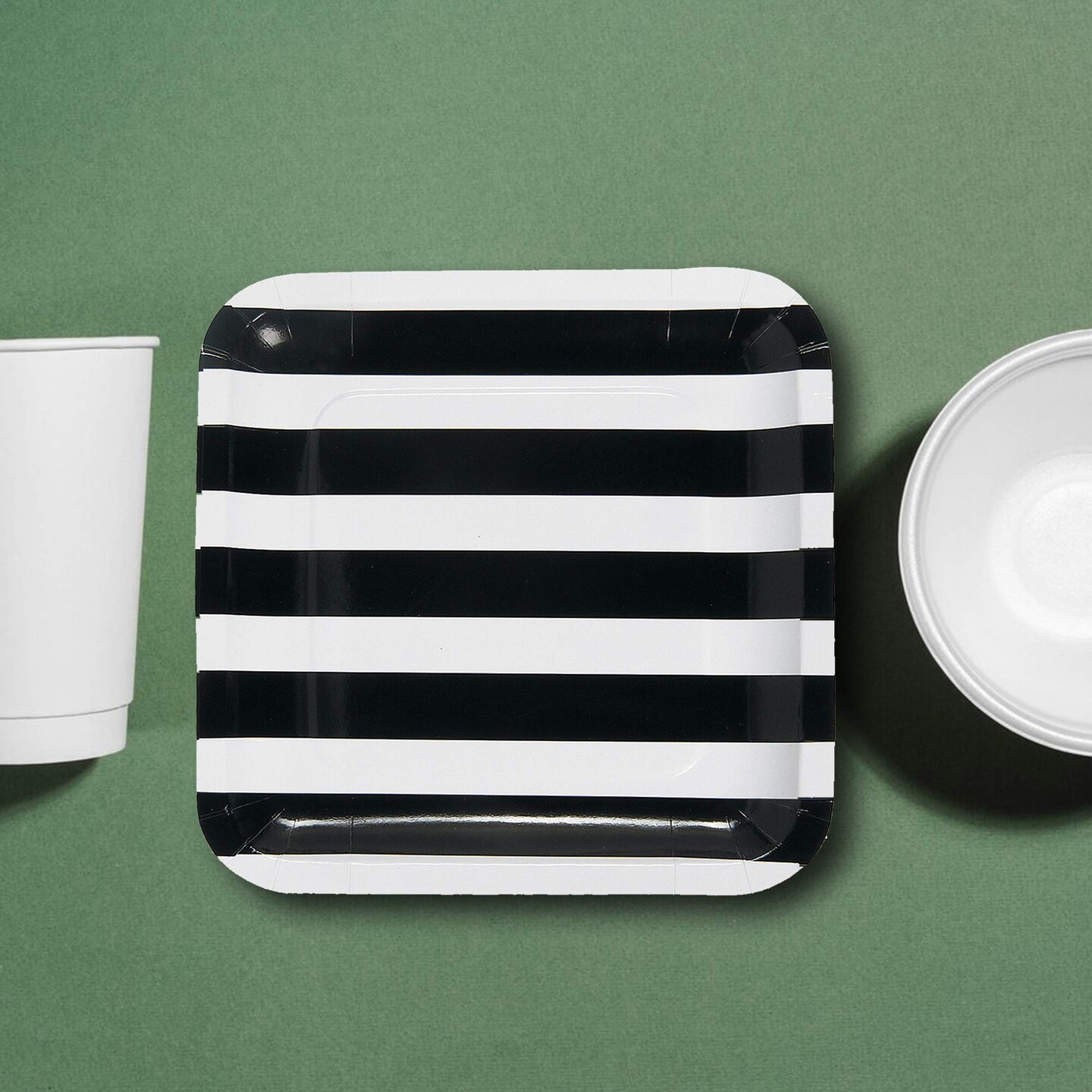 25 Count Black and White Striped Square Paper Dinner Plates Disposable 9 1/4&#x22;