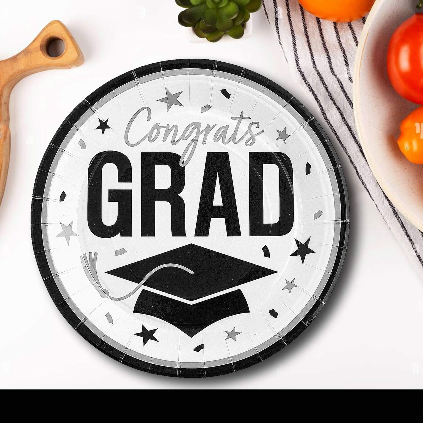 25 Count White Congrats Grad 9 Inch Paper Plates for Classic Graduation Parties