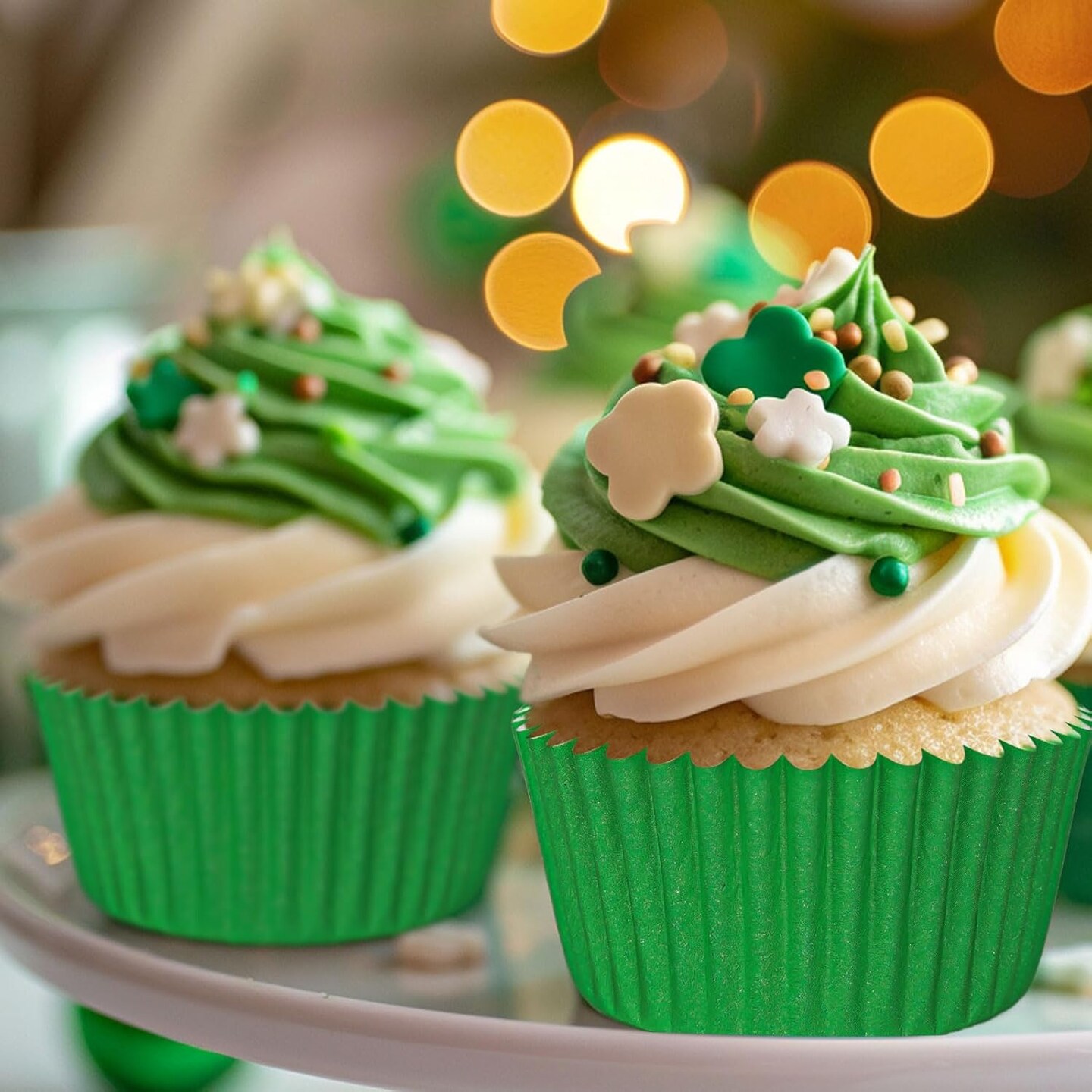 300Pcs Green Cupcake Liners Christmas Green Baking Cups Standard Muffin Cupcake Wrappers for Spring Xmas Holiday Party Supplies