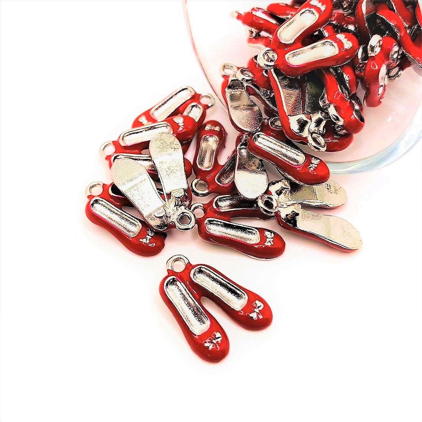 4, 20 or 50 Pieces: Red Ruby Slipper Wizard of Oz 3D Charms
