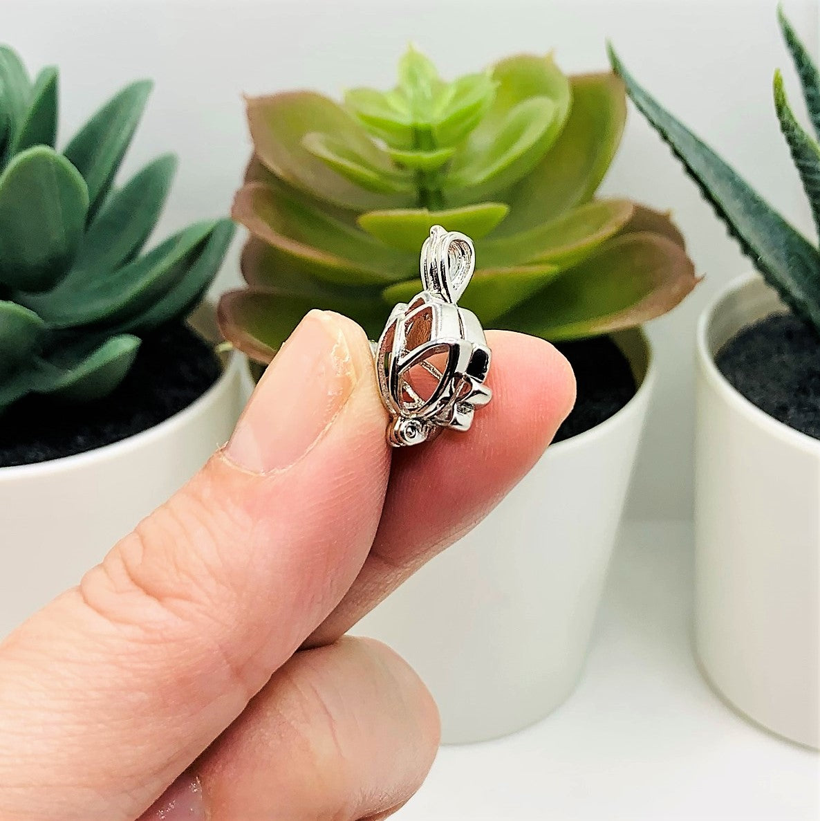 4 or 20 Pieces: Antique Silver Lotus Bead Diffuser Lockets