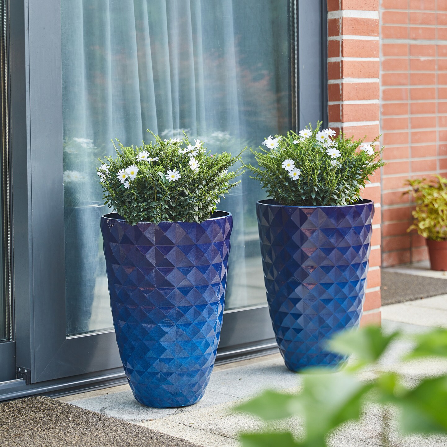 19.75"H Set of 4 Eco-Friendly PE and Stone Faux Ceramic Diamond Textured Gradient Tall Planter