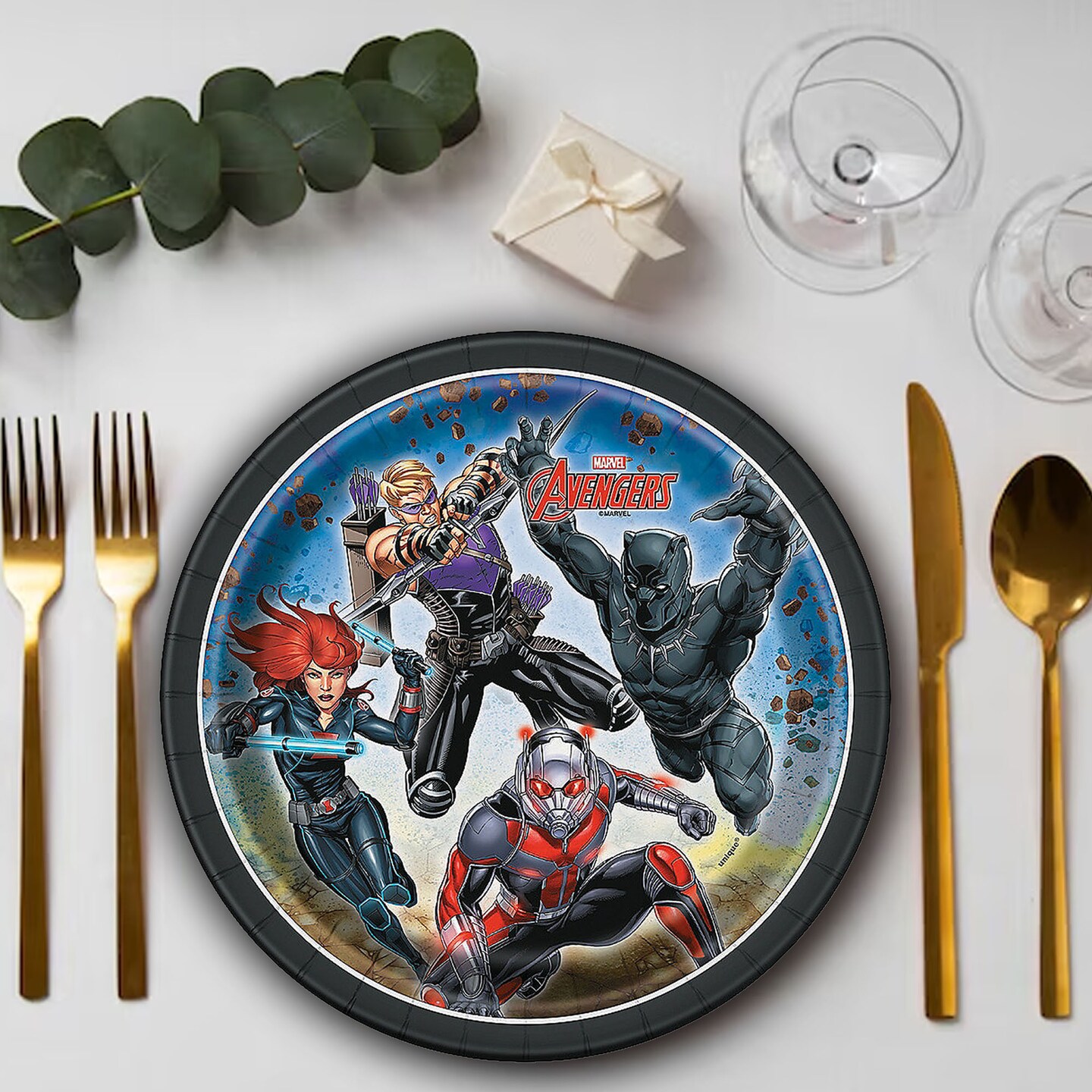 8 Ct. Marvel Avengers Paper Dessert Plates 7" Party Plates for Superhero-Themed Events